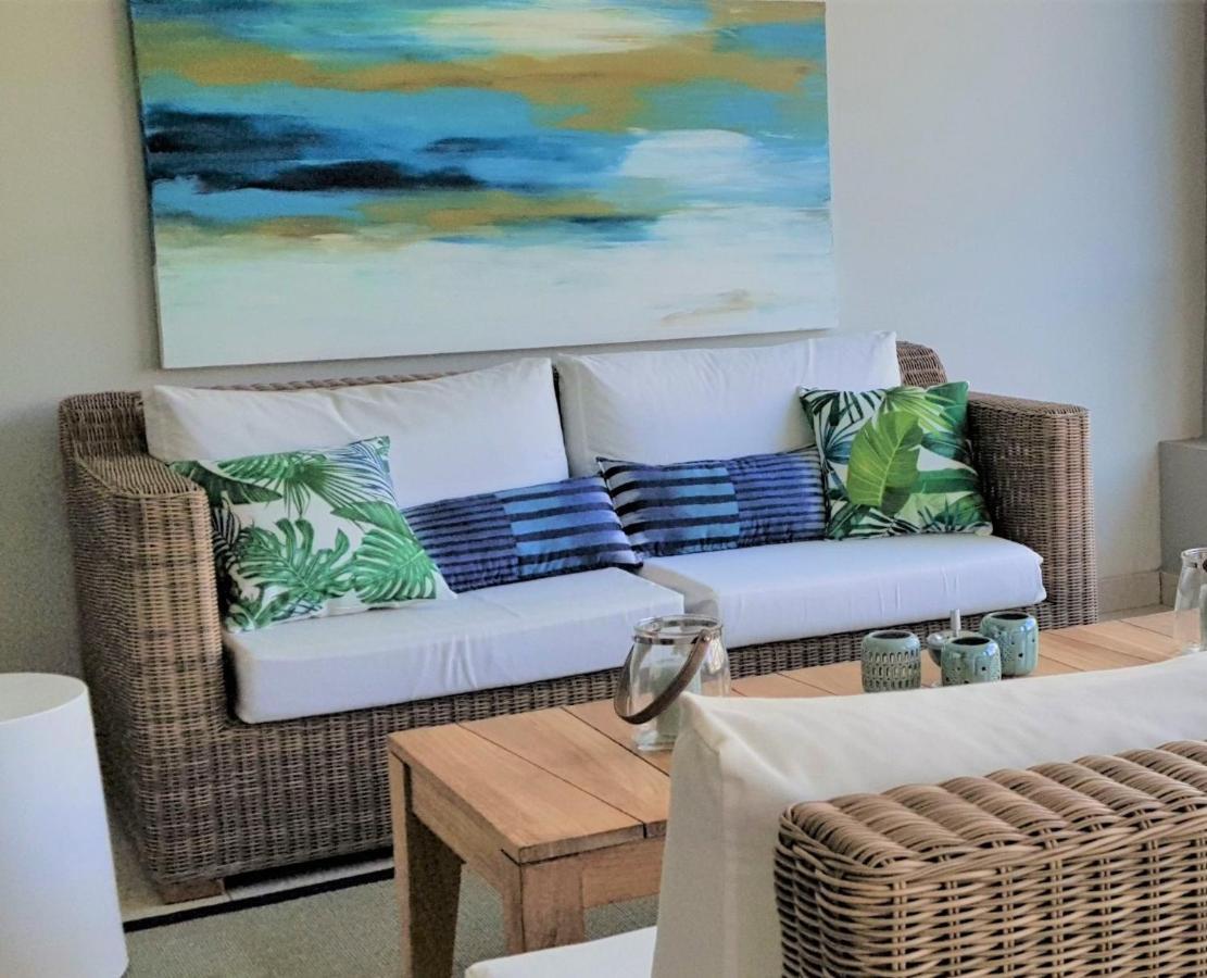 Beachwalk Deluxe Apartment - 50 Steps To The Beach Кап Малюро Екстериор снимка