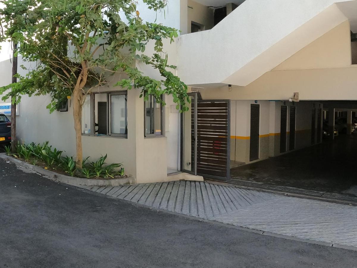 Beachwalk Deluxe Apartment - 50 Steps To The Beach Кап Малюро Екстериор снимка